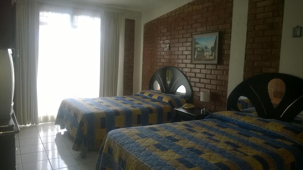 Mariana'S Petit Hotel Guatemala City Phòng bức ảnh
